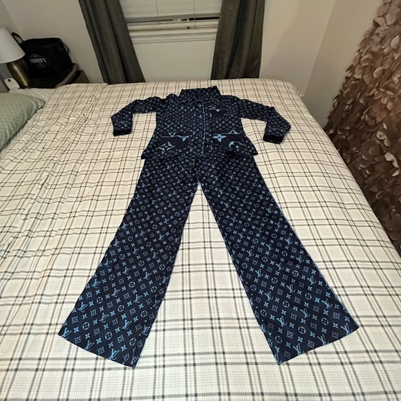 Louis Vuitton monogram silk matching Pajama set- Rare Runway Piece (M/FR40) - Picture 2 of 6